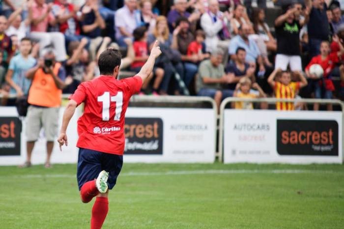 Coro, protagonista. Ell ha marcat el primer gol de l'Olot a Segona B | MARTÍ ALBESA