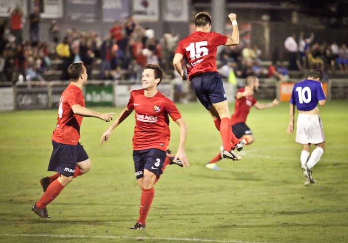 Arnal celebra el gol de la classificació | MARTÍ ALBESA