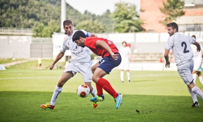Carlos Martínez, en una acció contra l'Ontinyent | MARTÍ ALBESA