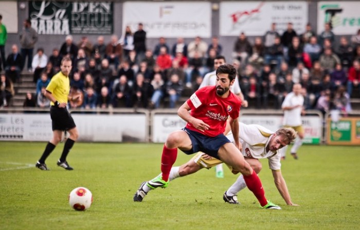 Carlos Martínez va marcar el seu cinquè gol amb l'Olot aquesta temporada | MARTÍ ALBESA - UEO
