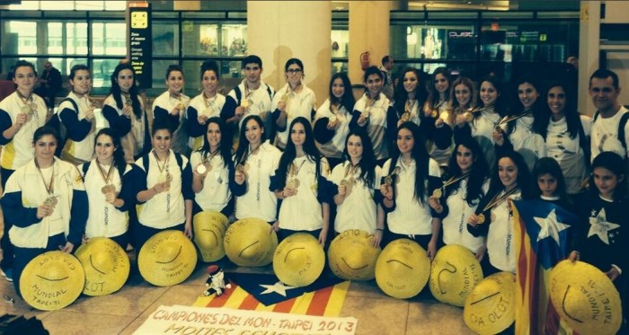 La foto de família del CPA Olot a l'aeroport | CPAO