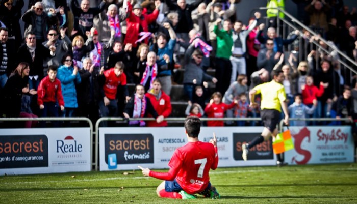 Carlos Martínez celebra el gol de la victòria | MARTÍ ALBESA (UEO)